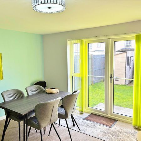 3 Bed House With Parking Near Airport Villa Edinburgh Bagian luar foto