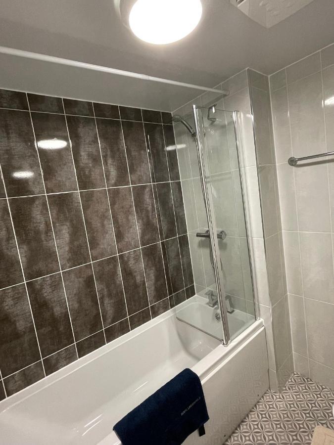 3 Bed House With Parking Near Airport Villa Edinburgh Bagian luar foto