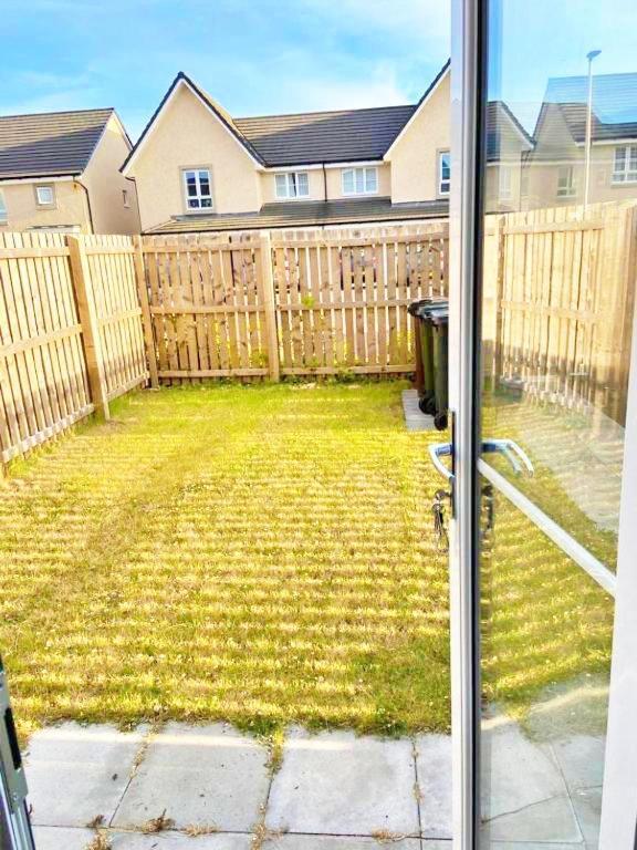 3 Bed House With Parking Near Airport Villa Edinburgh Bagian luar foto