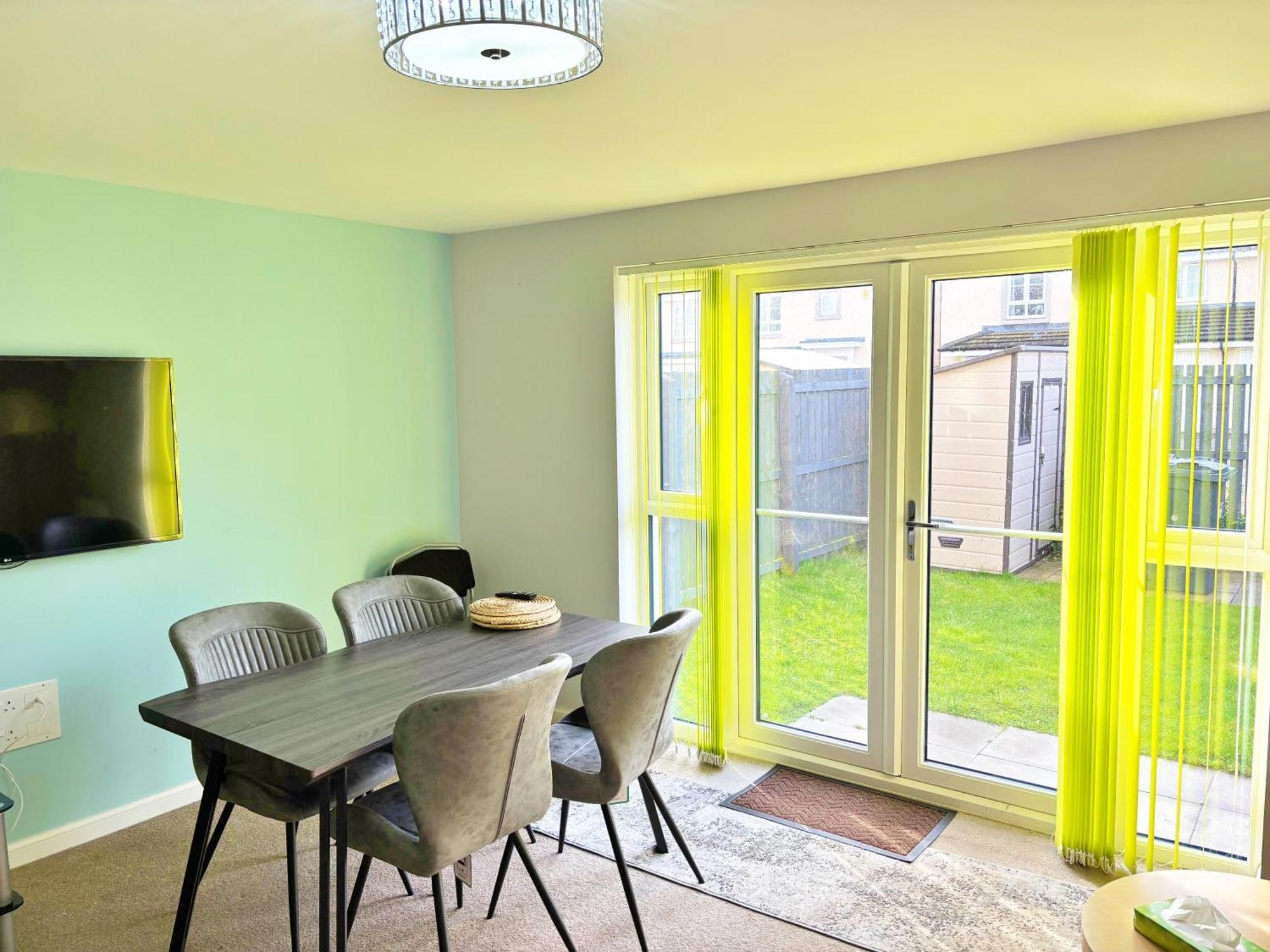 3 Bed House With Parking Near Airport Villa Edinburgh Bagian luar foto