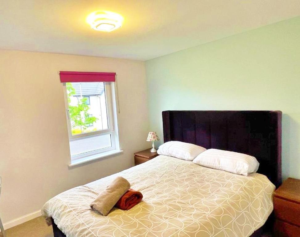 3 Bed House With Parking Near Airport Villa Edinburgh Bagian luar foto